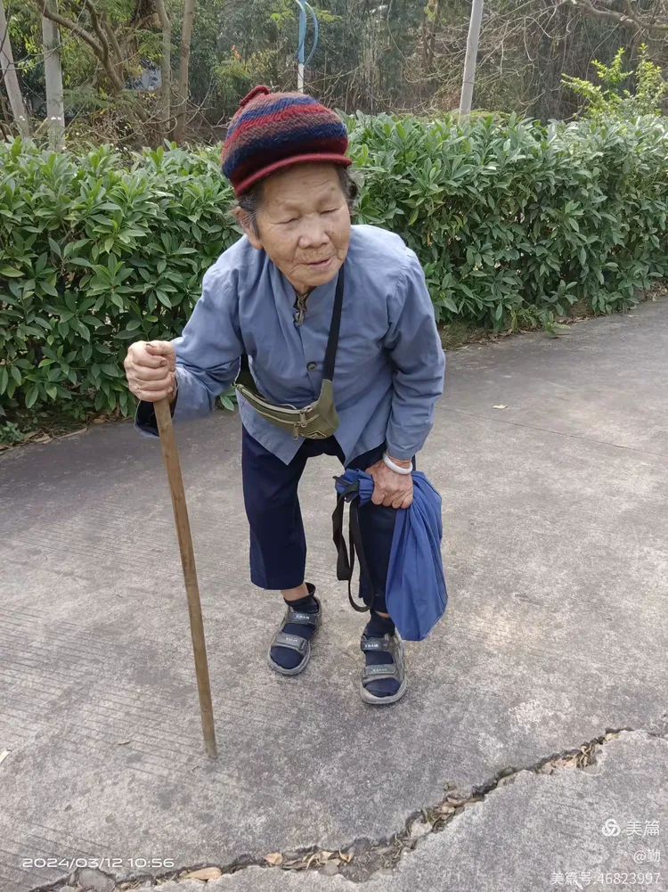 矿里的驼背老人